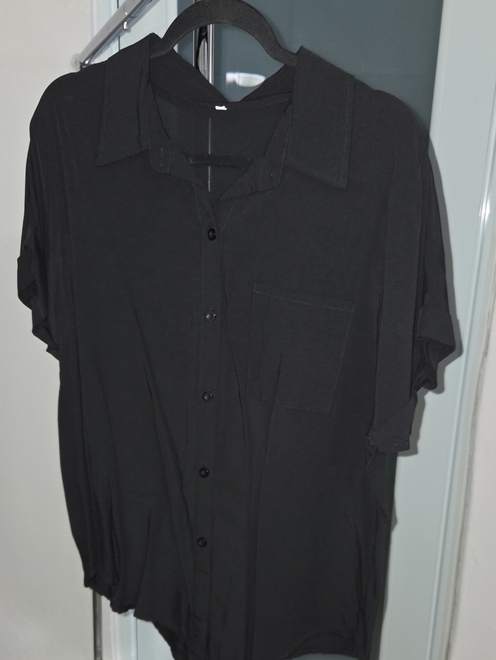 Lightweight Black Short-Sleeve Shirt Jacket with Chest Pocket